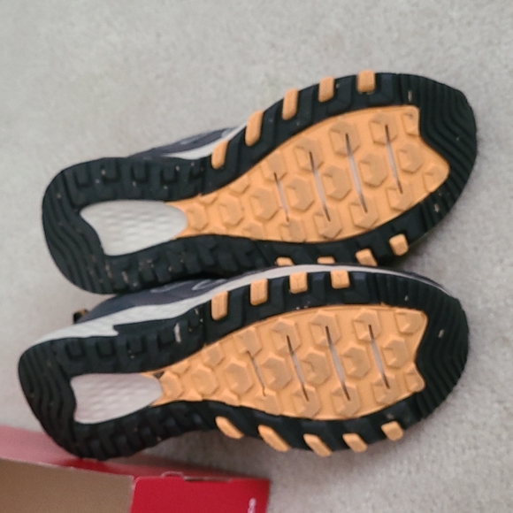 New Balance 410 trail running shoe. Size 10 1/2 - Picture 3 of 4